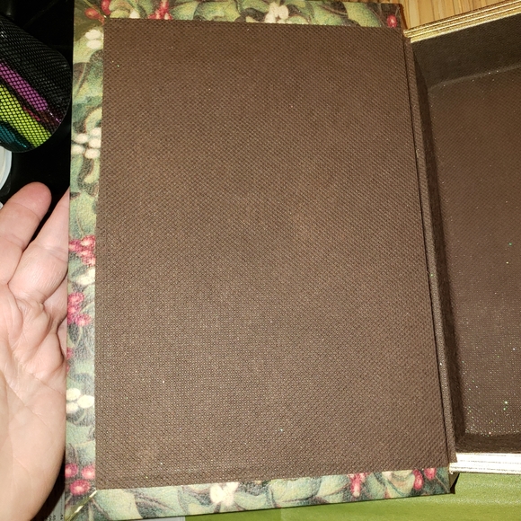 A Joyful Christmas Faux Book / Stash Box - Vintage Santa - Picture 4 of 10